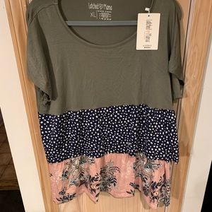 Latched Mama Flowy Tiered Nursing Tee - Extra Large / Moss/Navy/Pink